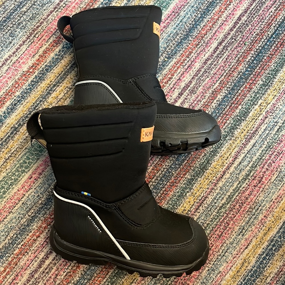 NWT. Kavat Kids winter snow boot; Little kid size 11.5